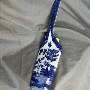 Vintage Blue Willow Blue and White Porcelain Cake Server